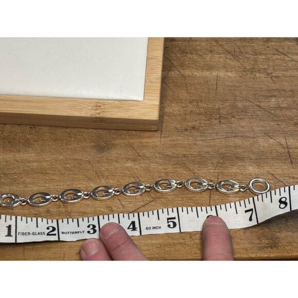 Guess Silver-Tone Chain Link Bracelet With Logo Toggle Clasp 8 Inches - Picture 6 of 6